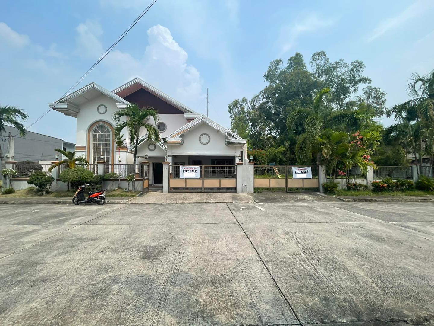 FOR SALE PRE OWNED HOUSE WITH VACANT LOT IN A PRIME VILLAGE IN PAMPANGA