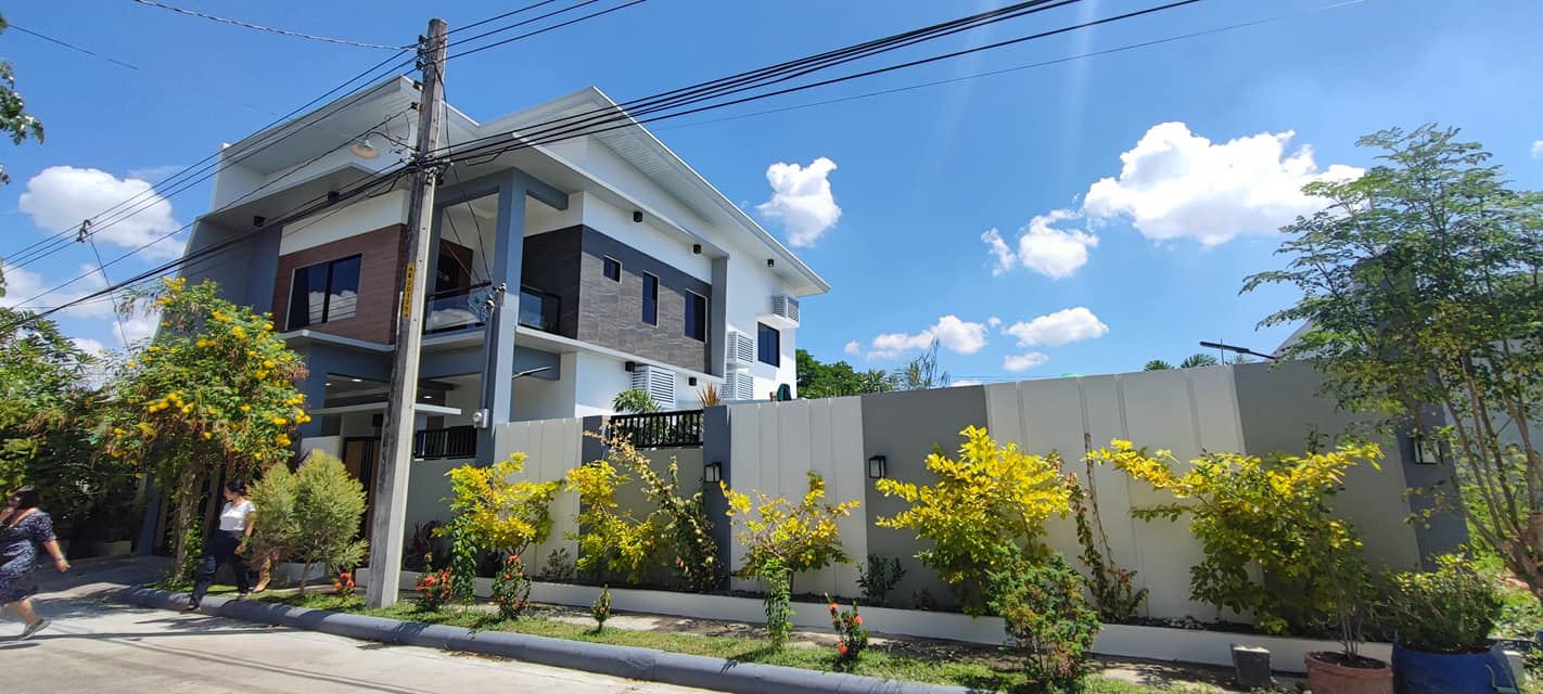 FOR SALE SEMIFURNISHED MODERN TWOSTOREY HOUSE WITH SWIMMING POOL IN