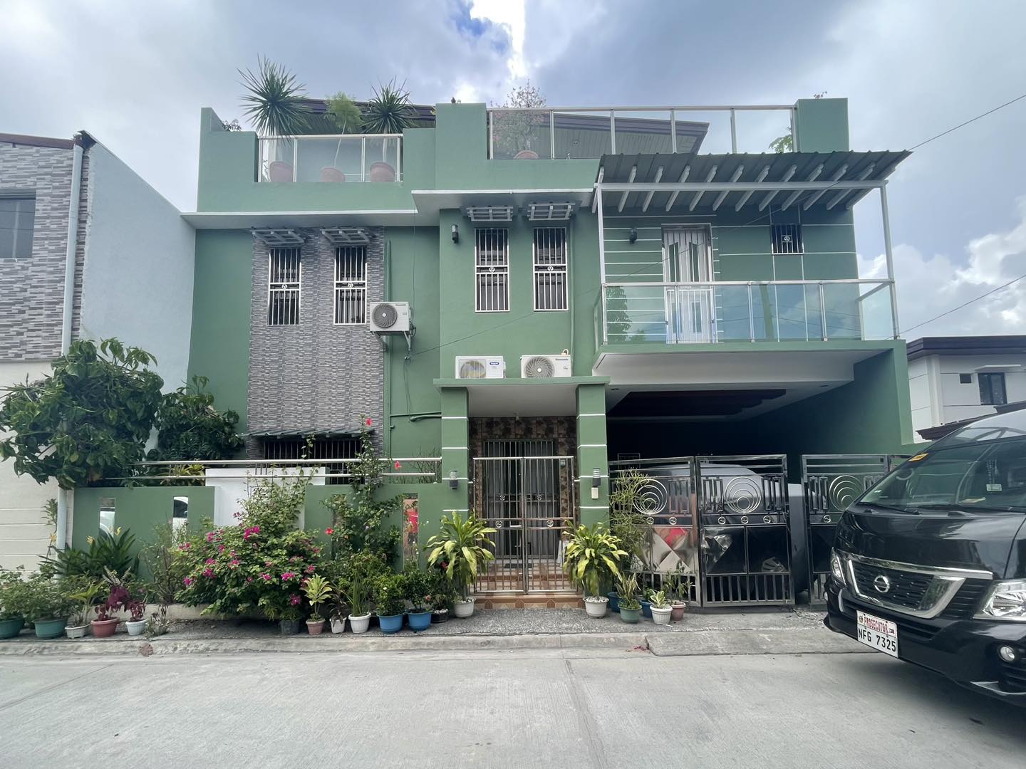 for-sale-pre-owned-three-storey-corner-house-in-pampanga-near-nlex-and