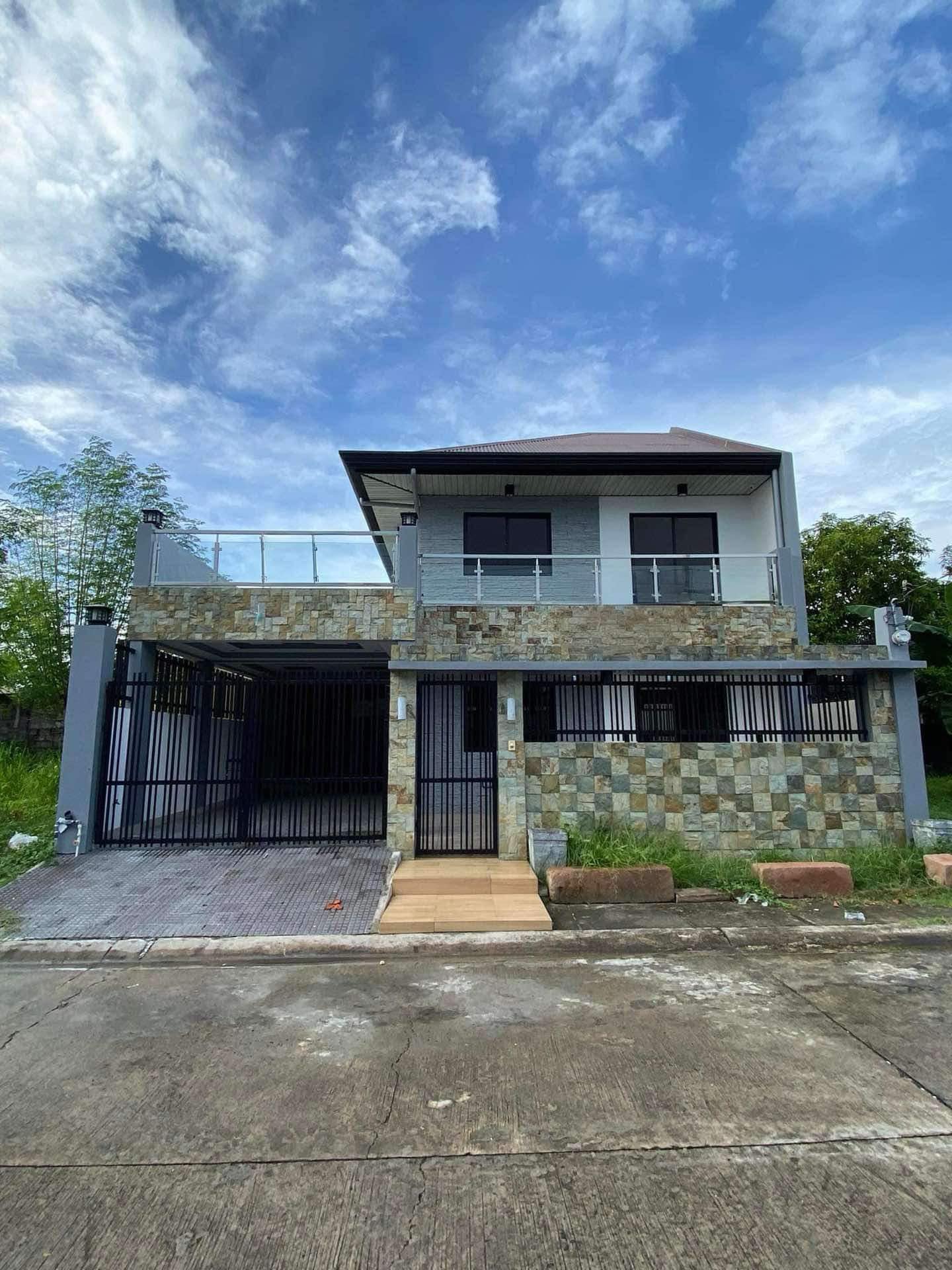 FOR SALE MODERN AMERICAN TWO STOREY HOUSE IN SAN FERNANDO NEAR SM